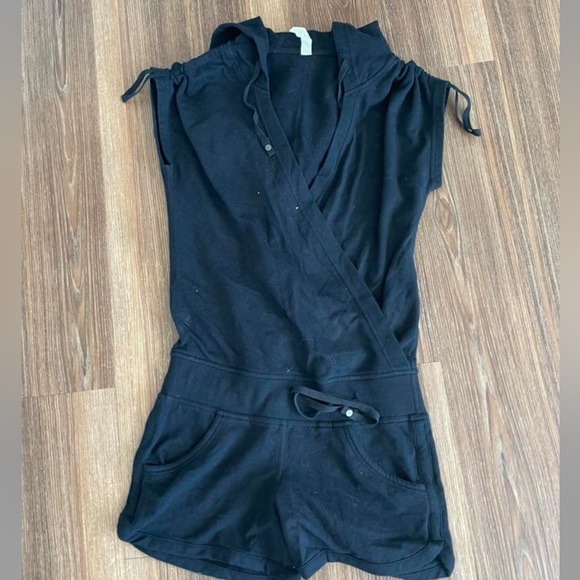 lululemon athletica Pants - Lululemon Vintage Rare Black Short Sleeve Hooded Romper